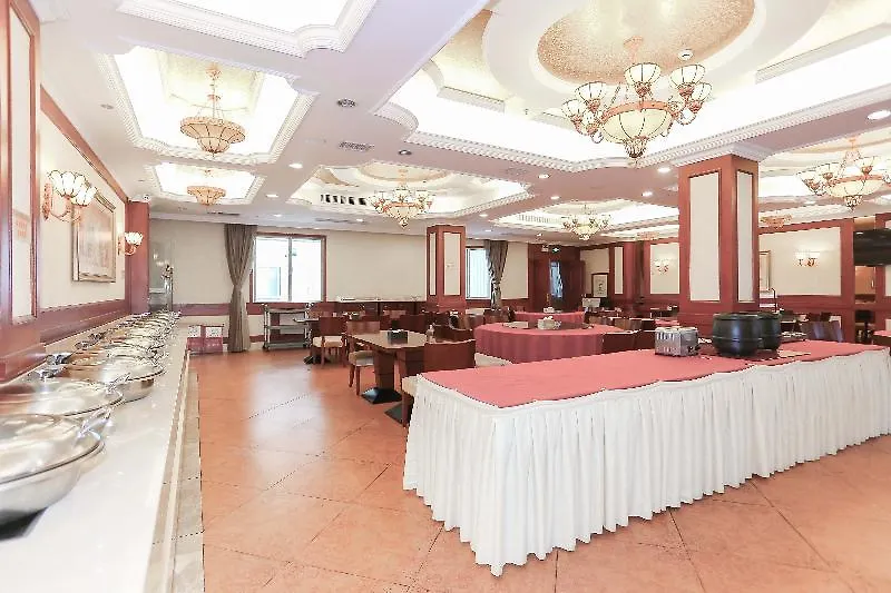 Vienna Hotel Shanghai Hongqiao Airport Center 3*,